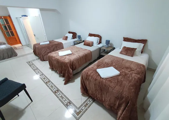 Alenquer, 3-Bedroom Apartment In Alojamento Santa Catarina * Alenquer