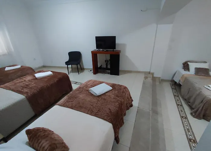 Alenquer, 3-bedroom In Santa Catarina בית הארחה אלנקר