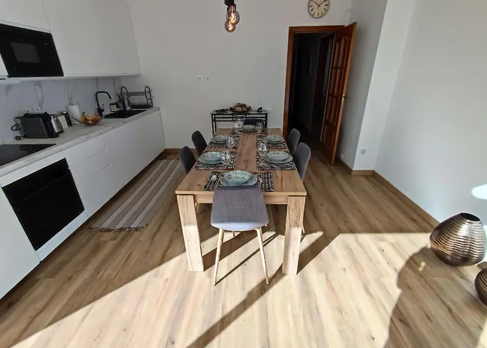 Alenquer, 3-Bedroom Apartment In Alojamento Santa Catarina شقة