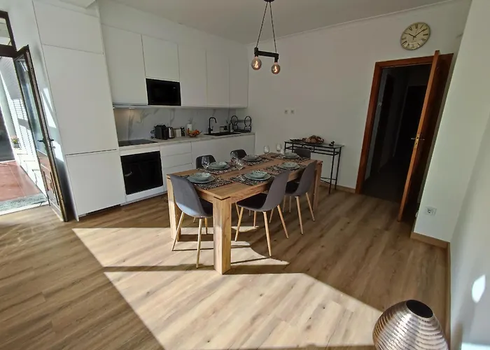 Alenquer, 3-Bedroom Apartment In Alojamento Santa Catarina شقة